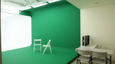 橙穎傳播/ 白色無縫牆、虛擬綠棚